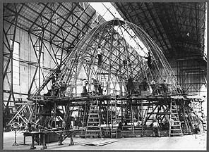 Building the nose cone of the LZ-126.